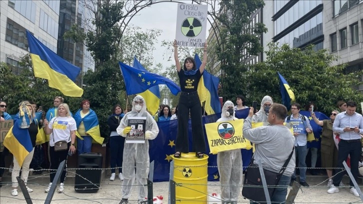 Brüksel'de AB Liderler Zirvesi sırasında Rusya karşıtı protesto