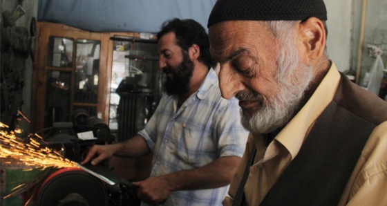 Bu sefer tersi oldu, baba oğlundan meslek öğrendi