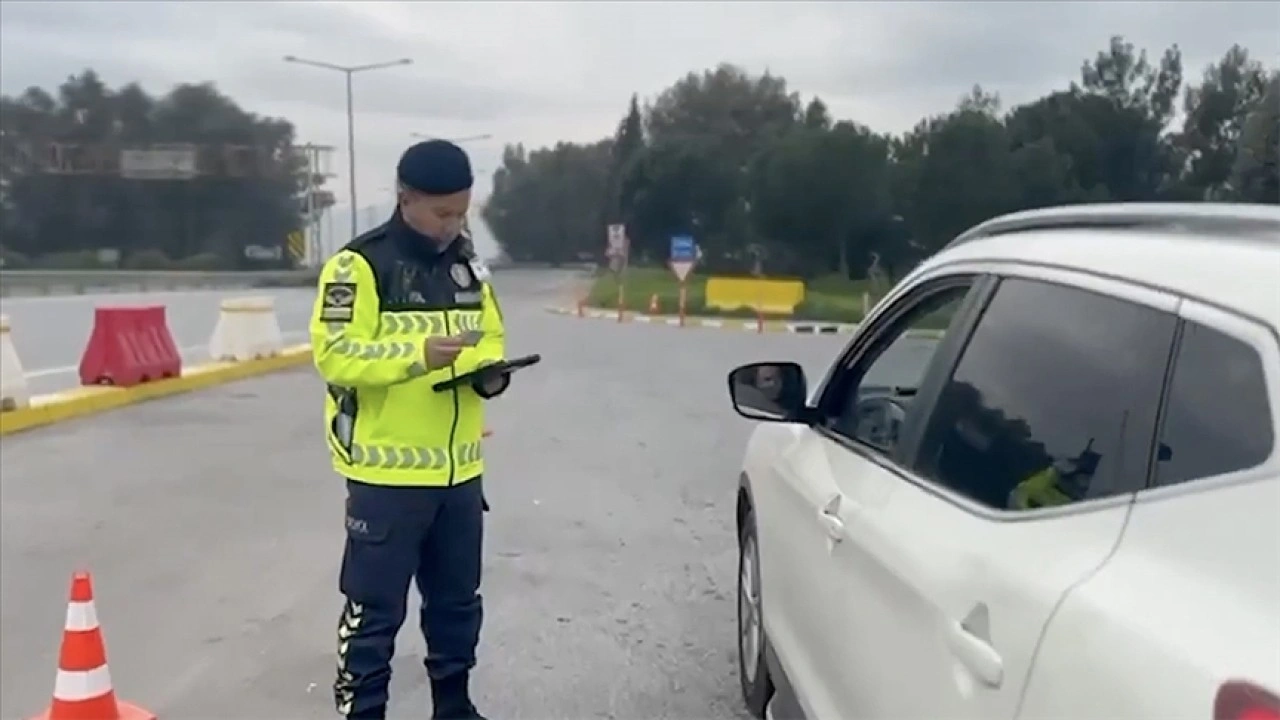 Bu yılın ilk 30 günündeki 424 bin 968 denetimde 135 bin 140 sürücü ve araca işlem yapıldı