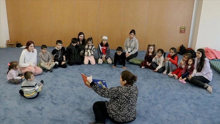 Burdur'da gönüllü eğitimciler depremzede çocuklara anaokulu eğitimi veriyor