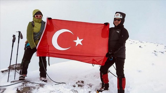 Bursa'da 4 arkadaş iklim değişikliğine dikkat çekmek için dağlara tırmanıyor