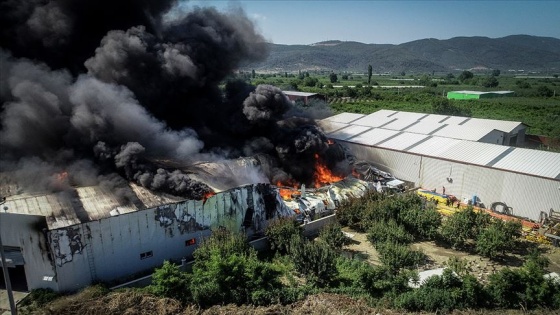 Bursa'da bitişik 3 depoda yangın