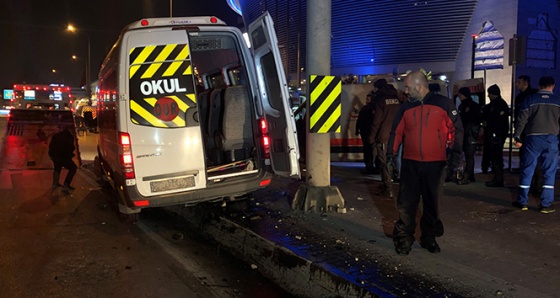 Bursa'da işçileri taşıyan servis minibüsü kaza yaptı: 14 yaralı