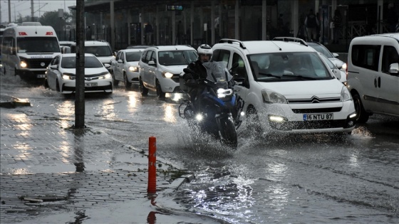 Bursa'da sağanak etkili oldu