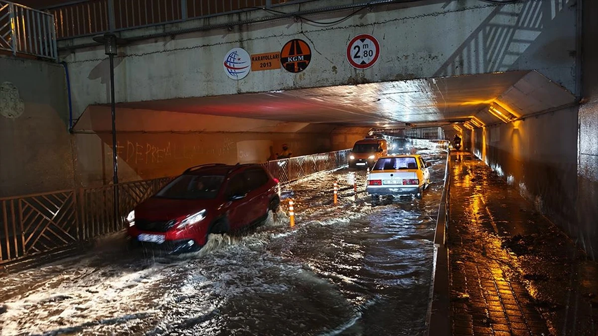 Bursa'da sağanak etkili oldu