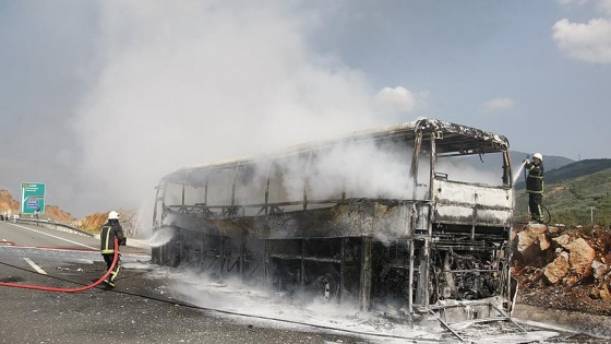 Bursa'da seyir halindeki yolcu otobüsü yandı