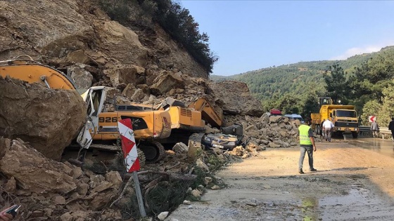 Bursa'da yol çalışması yapılan alandaki göçükte 1 kişi öldü