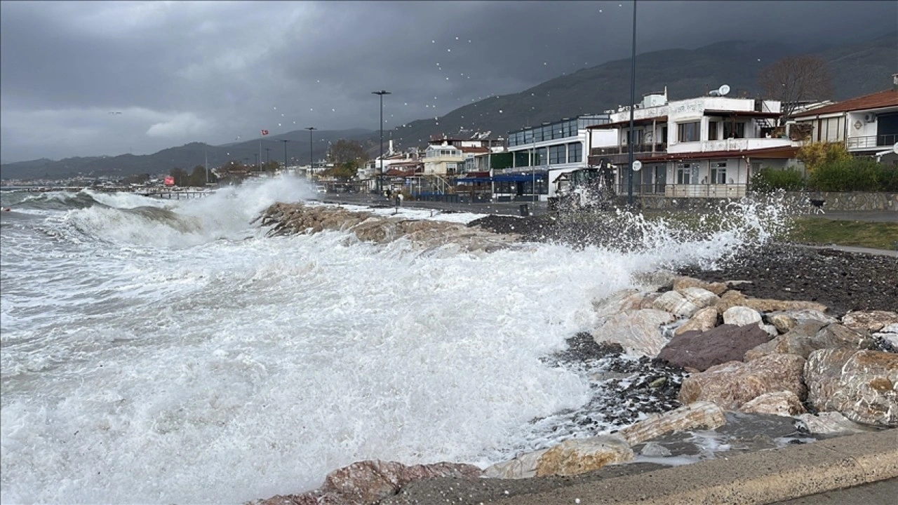 Bursa ve Balıkesir’de sağanak ve lodos etkili oluyor