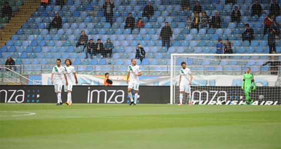 Bursaspor'da ağır yenilgilerin faturası futbolculara kesiliyor