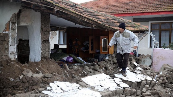 'Büyük bir sesle uyandık her taraftan su akıyordu'