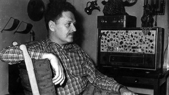 Büyük halk ozanlarının son büyük halkası: Nazım Hikmet