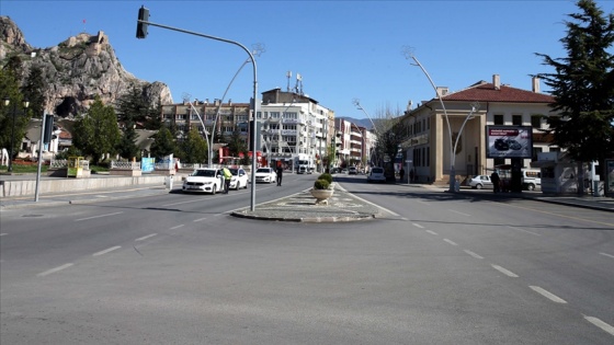 Cadde ve sokaklar sessizliğe büründü