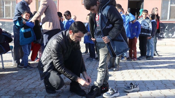 'Cafer Ağabey' ulaştırdığı yardımlarla 100 bin çocuğun yüzünü güldürdü