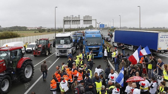 Calais'de sığınmacı karşıtı protesto