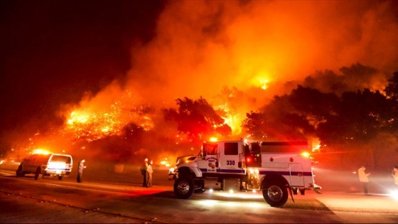 California'da kontrol altına alınamayan yangınlar 625'den fazla noktada devam ediyor