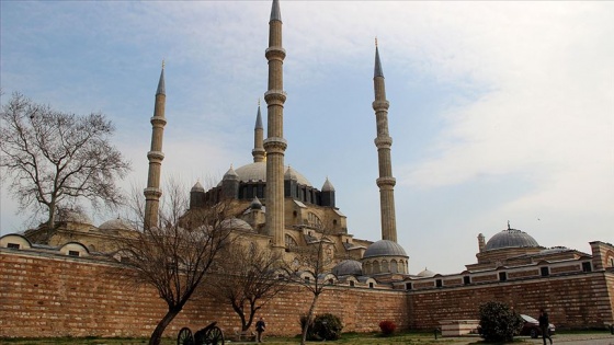 Camiler koronavirüs tedbirleri kapsamında boş kaldı