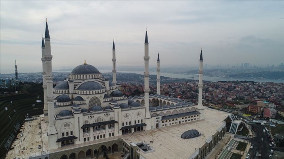 Çamlıca Camii'nde ilk ezan okundu