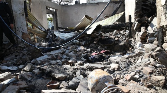 Cammu Keşmir'de evlerine top mermisi isabet eden aynı aileden 3 kişi öldü