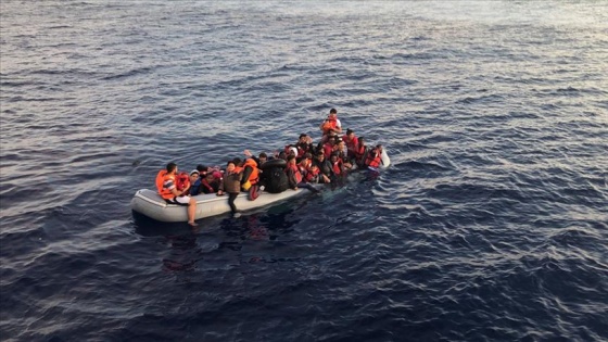 Çanakkale açıklarında Türk kara sularına geri itilen 93 sığınmacı kurtarıldı