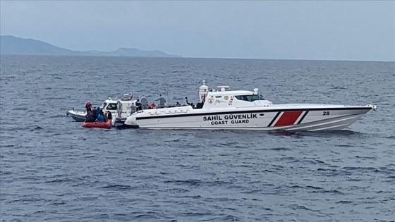 Çanakkale açıklarında Türk kara sularına itilen 62 sığınmacı kurtarıldı