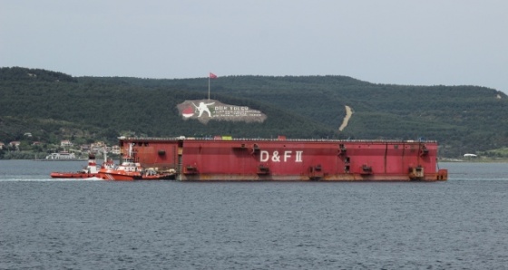 Çanakkale Boğazı'ndan bir dev geçti