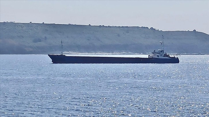 Çanakkale Boğazı'nda yük gemisi karaya oturdu