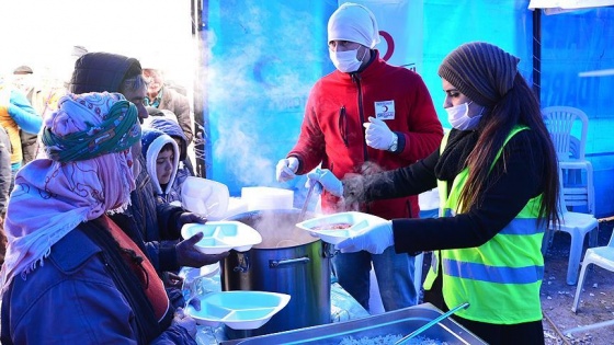 Çanakkale'de depremzedelere günde 12 bin kişilik yemek çıkarılıyor