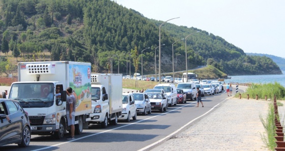 Çanakkale'de feribot kuyruğu devam ediyor