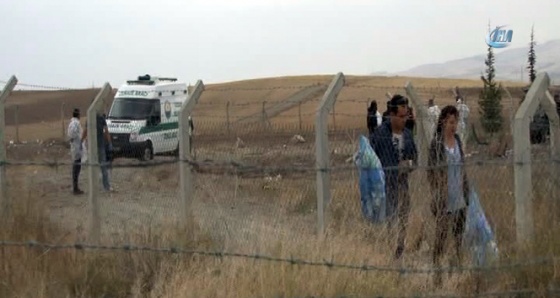 Canlı bombaların cesetleri olay yerinden kaldırıldı