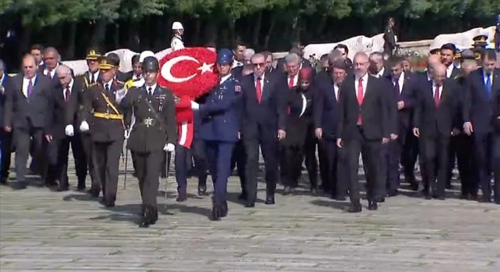 CANLI- Cumhurbaşkanı Erdoğan Anıtkabir'i ziyaret ediyor