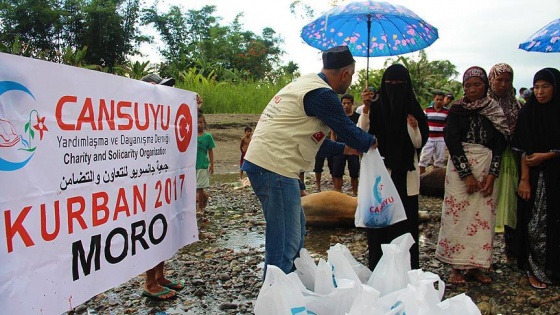 Cansuyu Filipinler'de kurban eti dağıttı