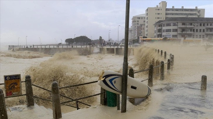 Cape Town'da su baskınları nedeniyle binlerce kişi evsiz kaldı