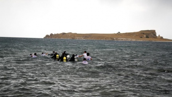 Çarpanak Adası'na antik yoldan yüzerek ulaştılar