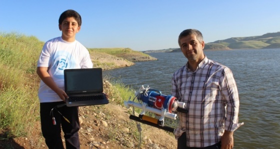 Çay termosundan denizaltı yaptı