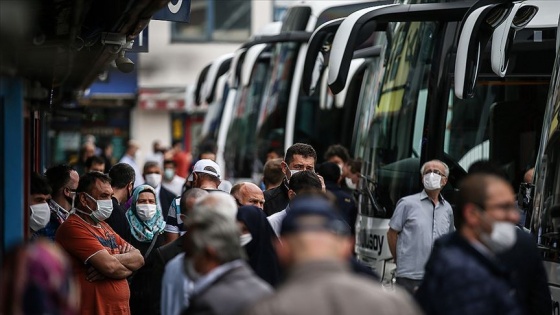 Çay üreticileriyle 65 yaş ve üstü vatandaşlar, İstanbul'dan ayrılmaya başladı