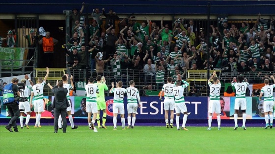 Celtic taraftarları tribündeki Filistin bayraklarını kaldıran yönetime tepki gösterdi