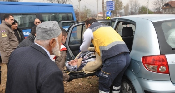 Cenaze yolunda kaza: 4 yaralı