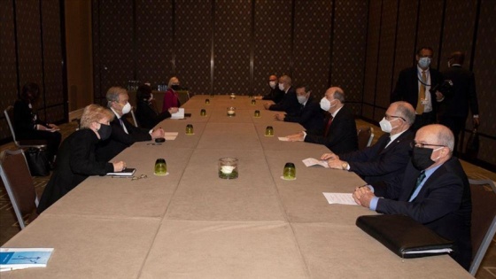 Cenevre'deki 5+1 gayriresmi Kıbrıs konferansında Guterres ve Tatar görüştü