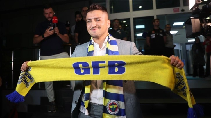 Cengiz Ünder, Fenerbahçe için İstanbul'a geldi