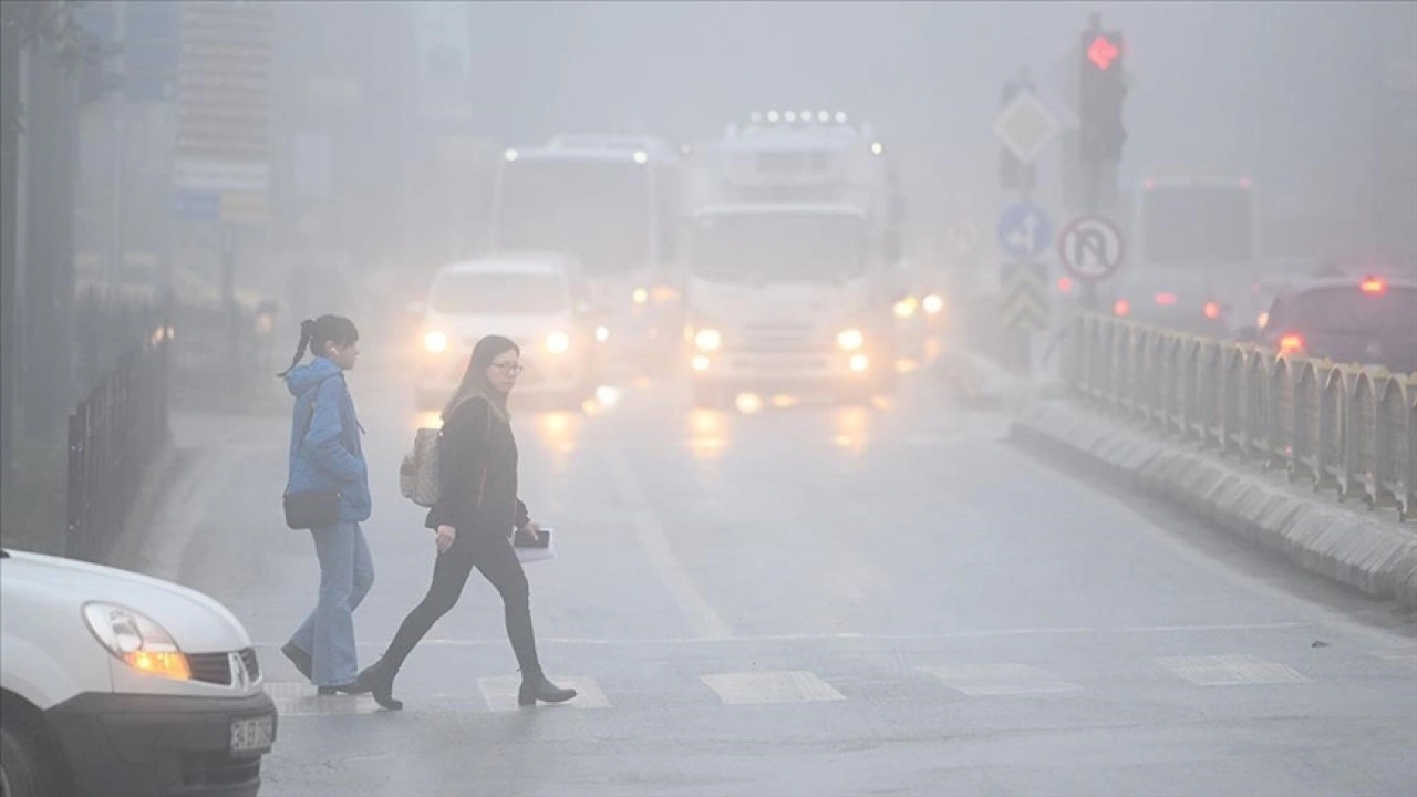 Çeşitli illerde etkili olan yoğun sis ulaşımı olumsuz etkiliyor