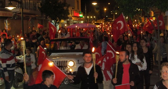 Çeşme'de fener alayı