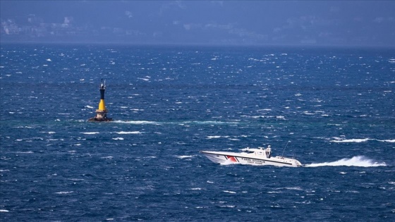 Çeşme&#039;de Yunanistan unsurlarınca denize atıldığı belirtilen sığınmacı aranıyor