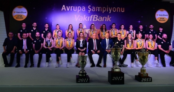 CEV Şampiyonlar Ligi Şampiyonu VakıfBank, basınla buluştu