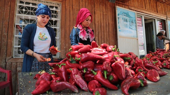 Çeyizlerini 'acıdan' çıkarıyorlar