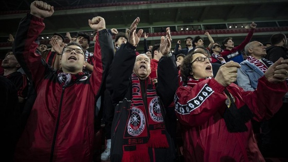 Çeyrek asırdır aile boyu futbol aşkını sürdürüyorlar