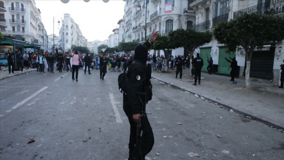 Cezayir'deki gösterilerde 108 kişi gözaltına alındı