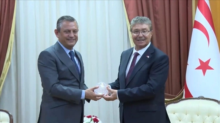CHP Genel Başkanı Özel, KKTC Başbakanı Üstel ile görüştü