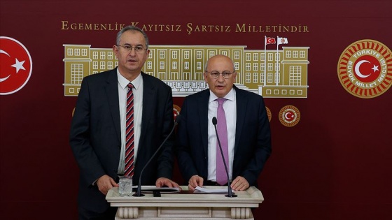 CHP'li Çakırözer: Gazetecilerin basın kartlarını gazeteciler vermeli