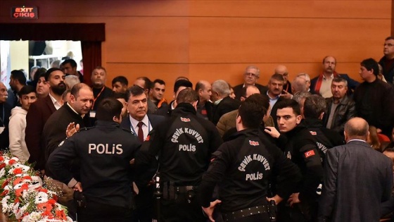 CHP Mersin 37. Olağan İl Kongresi'nde gerginlik