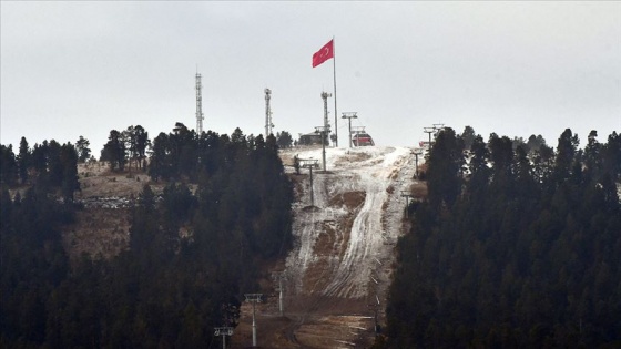 Cıbıltepe Kayak Merkezi'ne mevsimin ilk karı yağdı